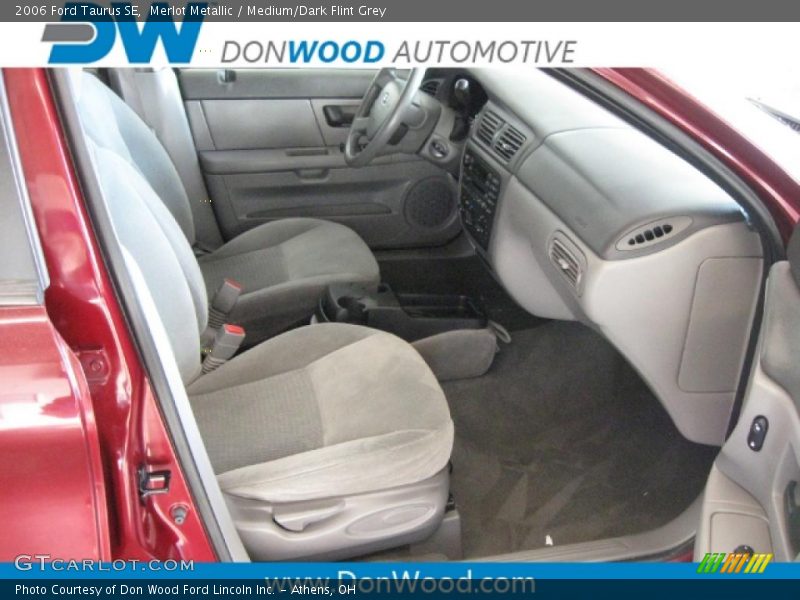 Merlot Metallic / Medium/Dark Flint Grey 2006 Ford Taurus SE