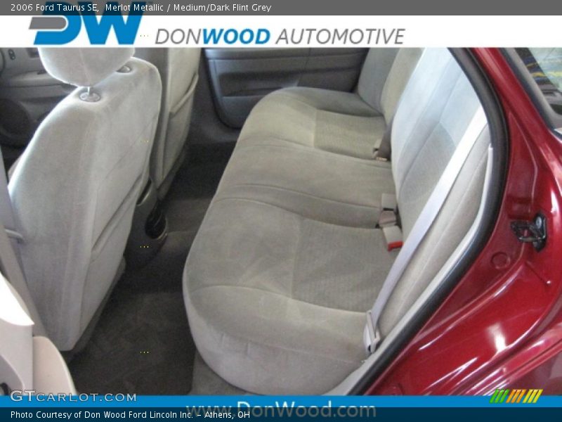 Merlot Metallic / Medium/Dark Flint Grey 2006 Ford Taurus SE