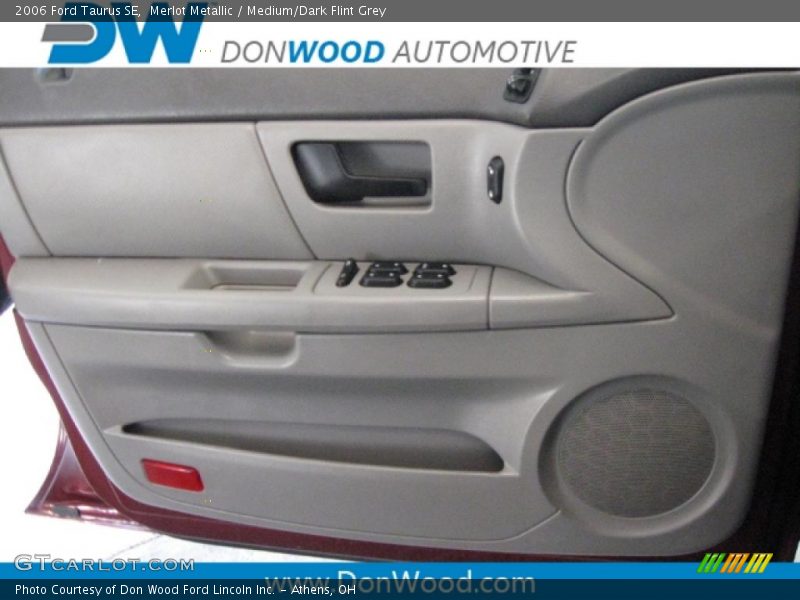 Merlot Metallic / Medium/Dark Flint Grey 2006 Ford Taurus SE