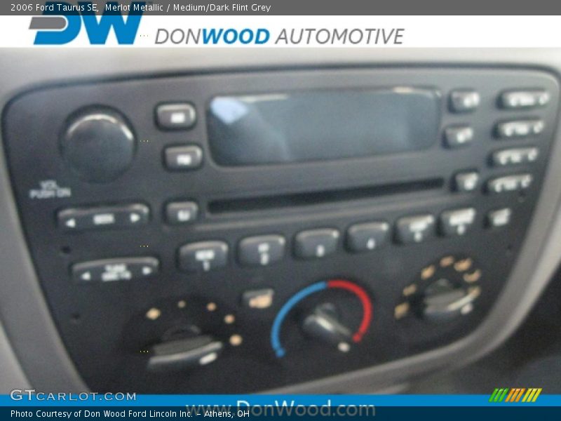 Merlot Metallic / Medium/Dark Flint Grey 2006 Ford Taurus SE