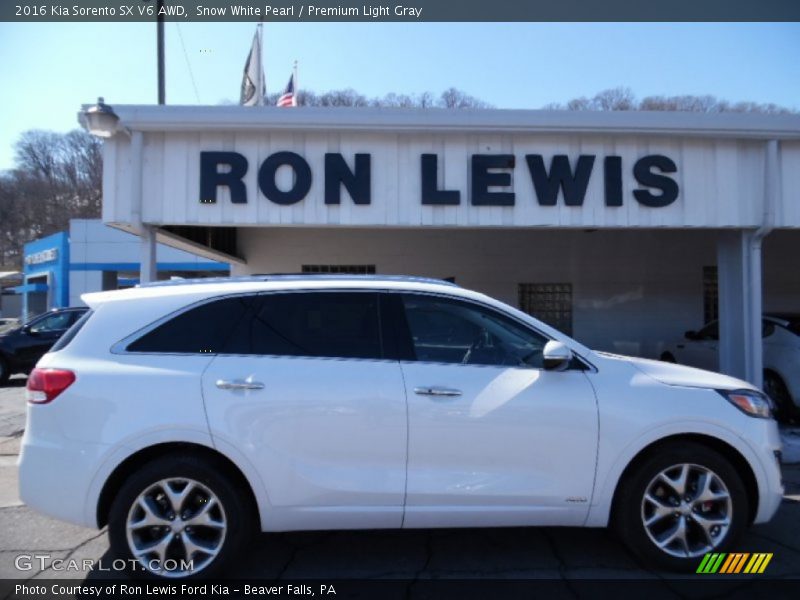 Snow White Pearl / Premium Light Gray 2016 Kia Sorento SX V6 AWD