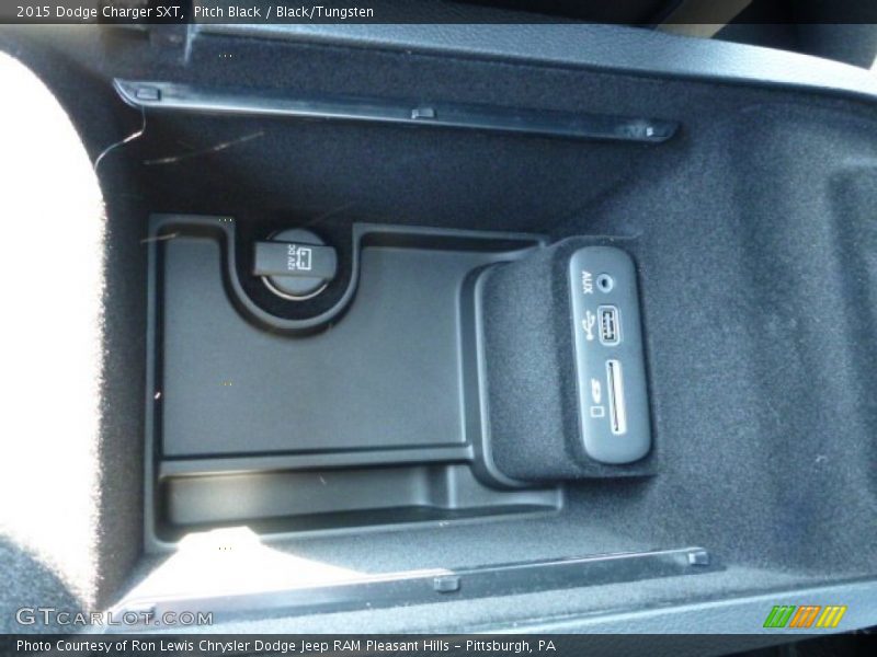 Pitch Black / Black/Tungsten 2015 Dodge Charger SXT