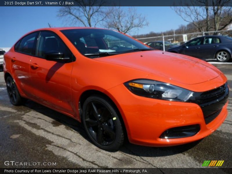 Front 3/4 View of 2015 Dart SXT