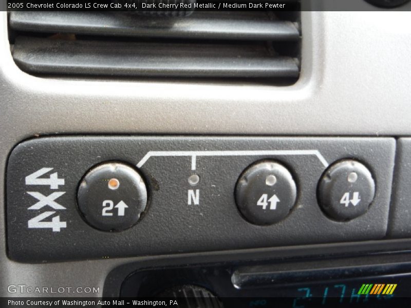 Dark Cherry Red Metallic / Medium Dark Pewter 2005 Chevrolet Colorado LS Crew Cab 4x4