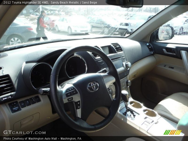 Sandy Beach Metallic / Sand Beige 2012 Toyota Highlander SE 4WD