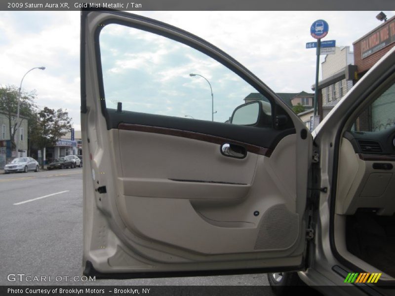 Gold Mist Metallic / Tan 2009 Saturn Aura XR