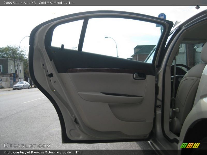 Gold Mist Metallic / Tan 2009 Saturn Aura XR