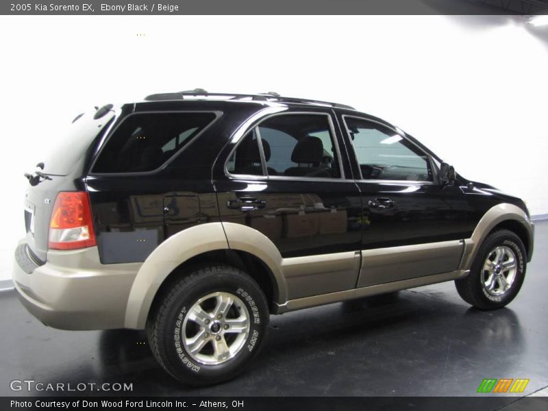 Ebony Black / Beige 2005 Kia Sorento EX