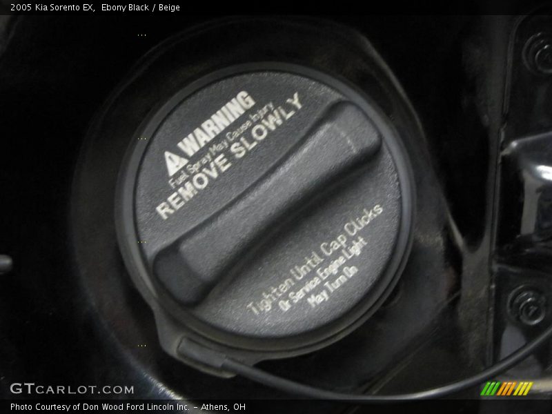 Ebony Black / Beige 2005 Kia Sorento EX