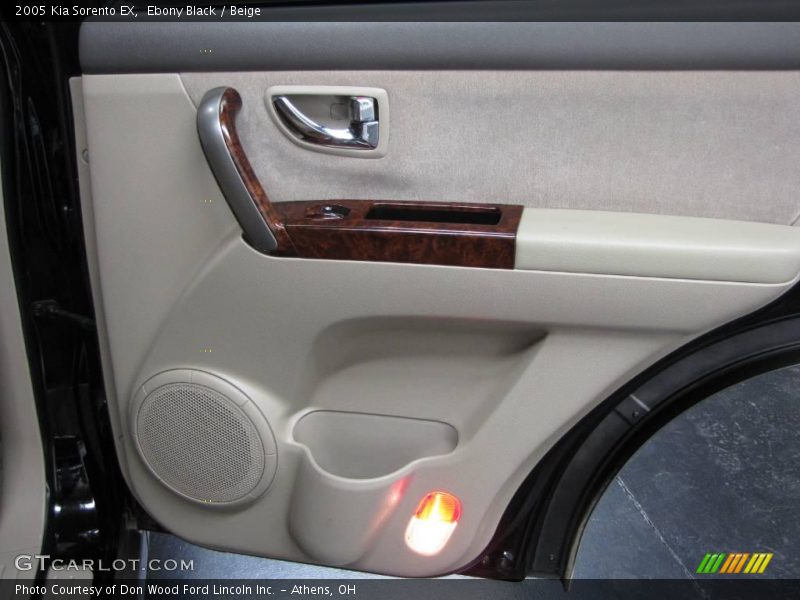 Ebony Black / Beige 2005 Kia Sorento EX
