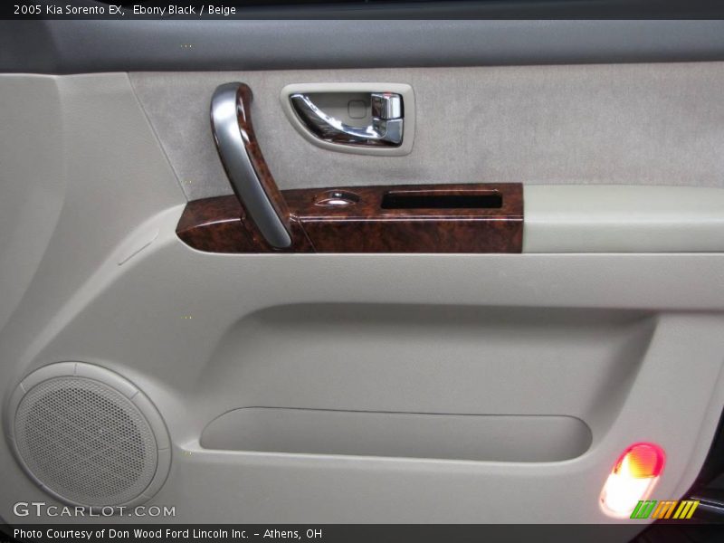 Ebony Black / Beige 2005 Kia Sorento EX
