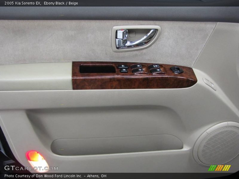 Ebony Black / Beige 2005 Kia Sorento EX