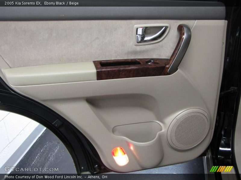 Ebony Black / Beige 2005 Kia Sorento EX