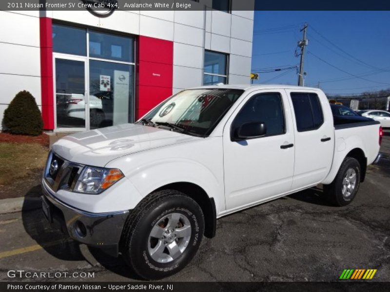 Avalanche White / Beige 2011 Nissan Frontier SV Crew Cab 4x4