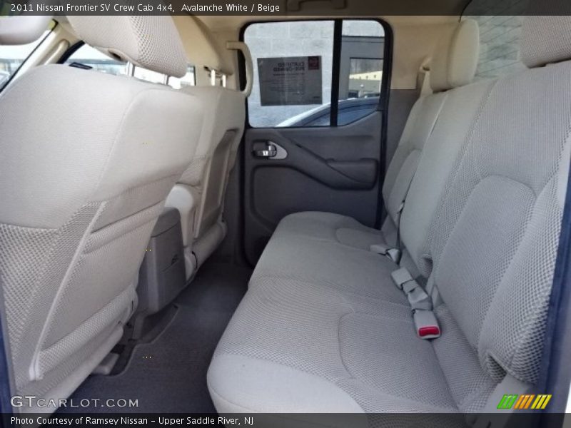 Avalanche White / Beige 2011 Nissan Frontier SV Crew Cab 4x4