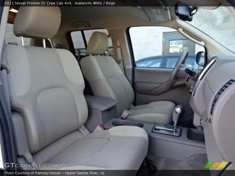 Avalanche White / Beige 2011 Nissan Frontier SV Crew Cab 4x4