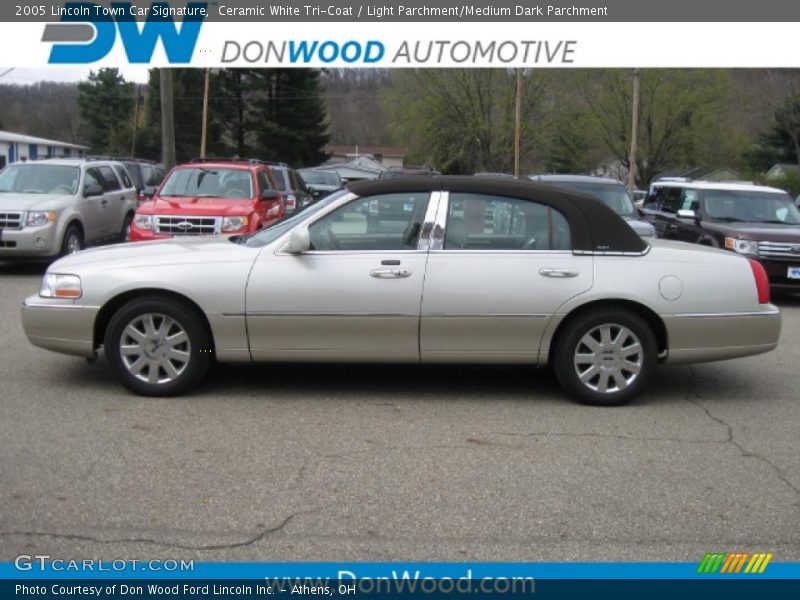 Ceramic White Tri-Coat / Light Parchment/Medium Dark Parchment 2005 Lincoln Town Car Signature