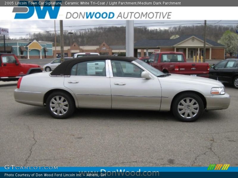 Ceramic White Tri-Coat / Light Parchment/Medium Dark Parchment 2005 Lincoln Town Car Signature