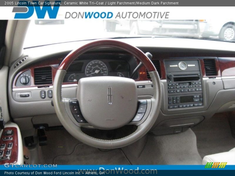 Ceramic White Tri-Coat / Light Parchment/Medium Dark Parchment 2005 Lincoln Town Car Signature