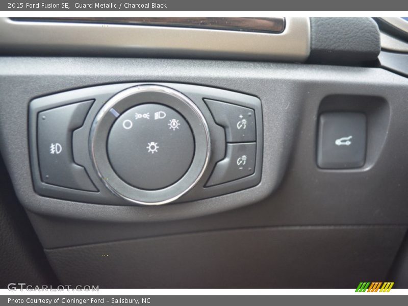 Guard Metallic / Charcoal Black 2015 Ford Fusion SE