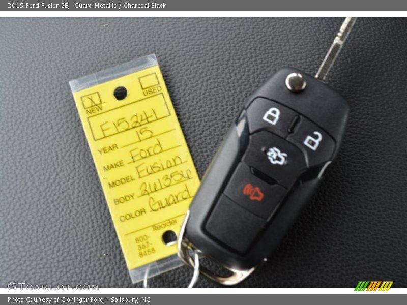 Guard Metallic / Charcoal Black 2015 Ford Fusion SE