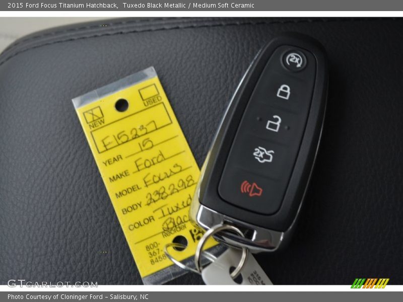 Tuxedo Black Metallic / Medium Soft Ceramic 2015 Ford Focus Titanium Hatchback