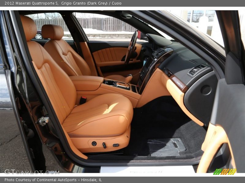 Front Seat of 2012 Quattroporte S