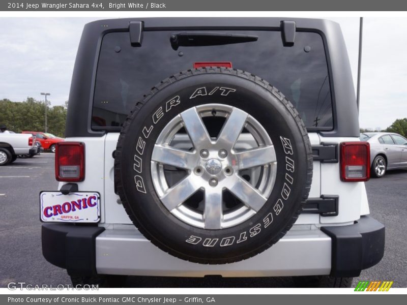 Bright White / Black 2014 Jeep Wrangler Sahara 4x4