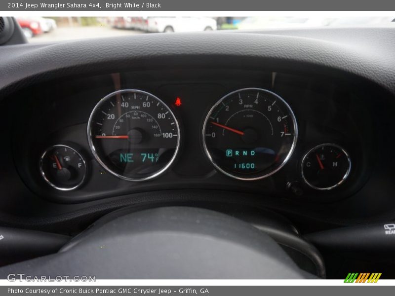 Bright White / Black 2014 Jeep Wrangler Sahara 4x4