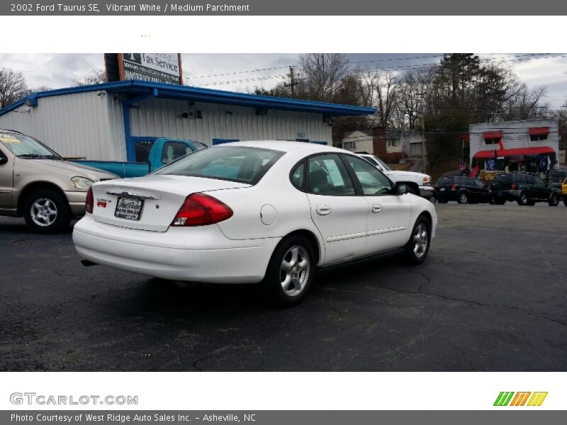 Vibrant White / Medium Parchment 2002 Ford Taurus SE