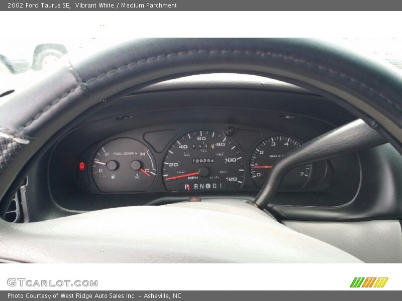 Vibrant White / Medium Parchment 2002 Ford Taurus SE