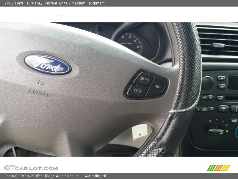 Vibrant White / Medium Parchment 2002 Ford Taurus SE