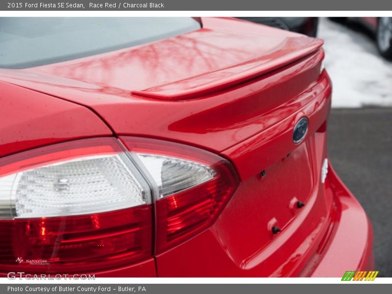 Race Red / Charcoal Black 2015 Ford Fiesta SE Sedan