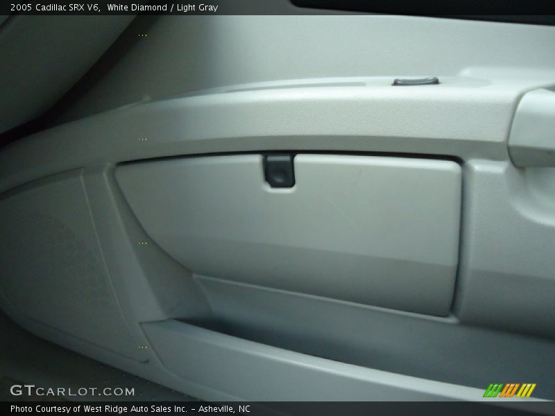 White Diamond / Light Gray 2005 Cadillac SRX V6