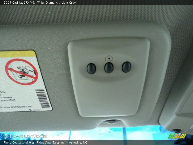 White Diamond / Light Gray 2005 Cadillac SRX V6