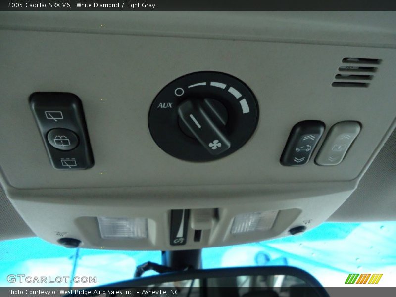 White Diamond / Light Gray 2005 Cadillac SRX V6
