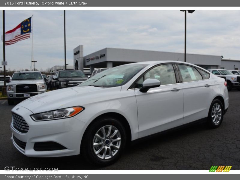 Front 3/4 View of 2015 Fusion S