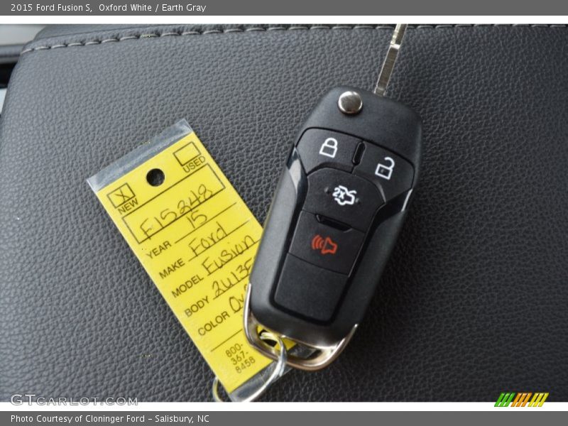 Oxford White / Earth Gray 2015 Ford Fusion S