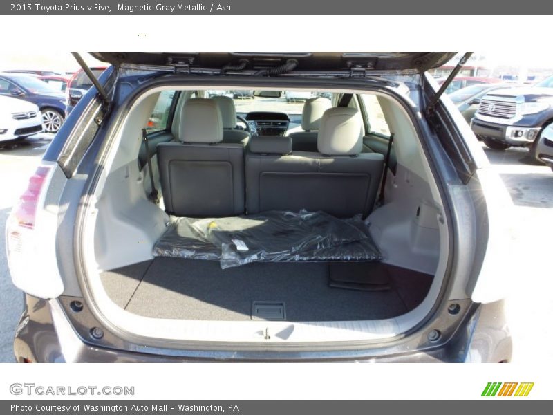 Magnetic Gray Metallic / Ash 2015 Toyota Prius v Five