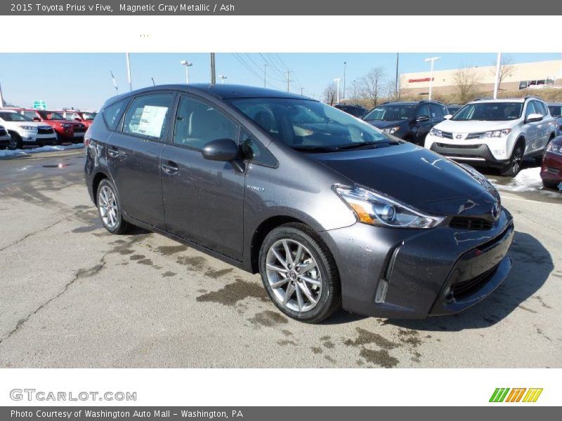 Magnetic Gray Metallic / Ash 2015 Toyota Prius v Five