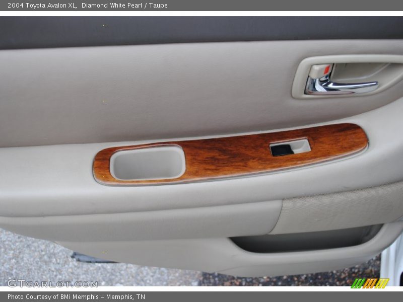 Diamond White Pearl / Taupe 2004 Toyota Avalon XL