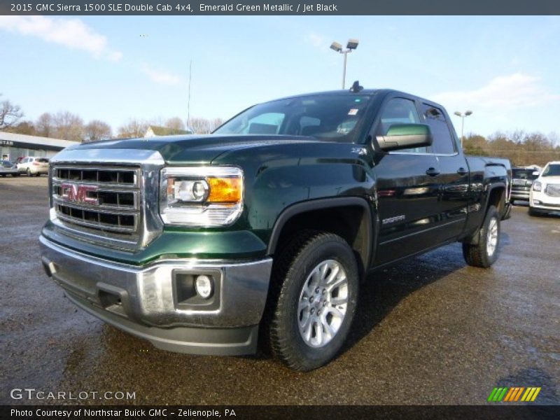 Front 3/4 View of 2015 Sierra 1500 SLE Double Cab 4x4