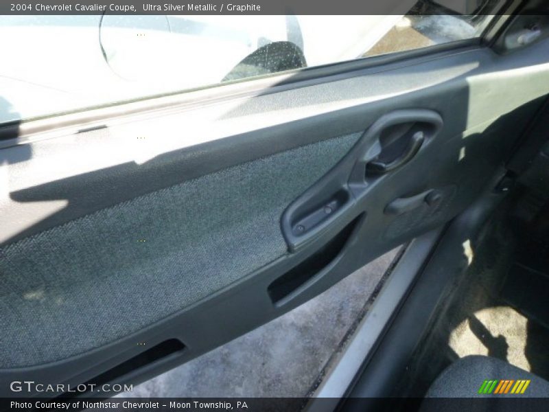 Ultra Silver Metallic / Graphite 2004 Chevrolet Cavalier Coupe