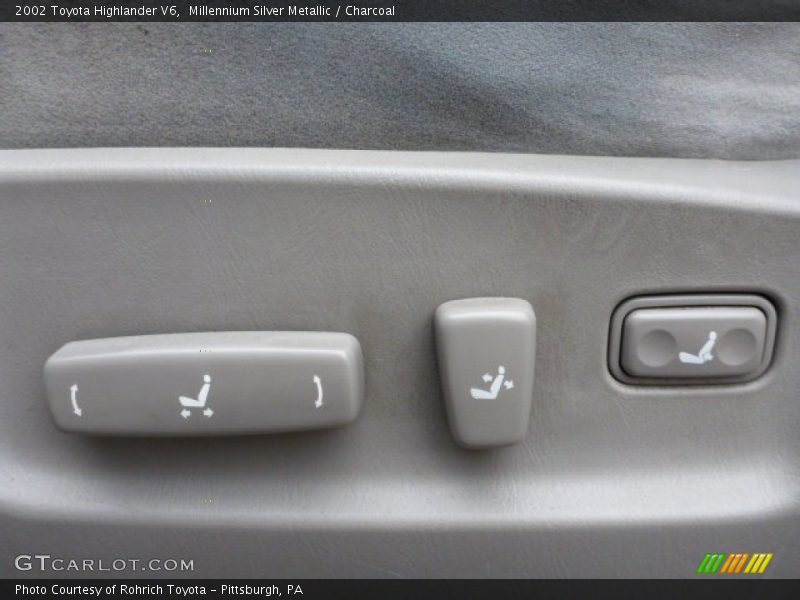 Millennium Silver Metallic / Charcoal 2002 Toyota Highlander V6