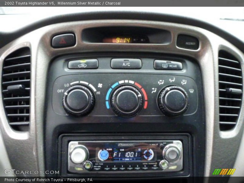 Millennium Silver Metallic / Charcoal 2002 Toyota Highlander V6
