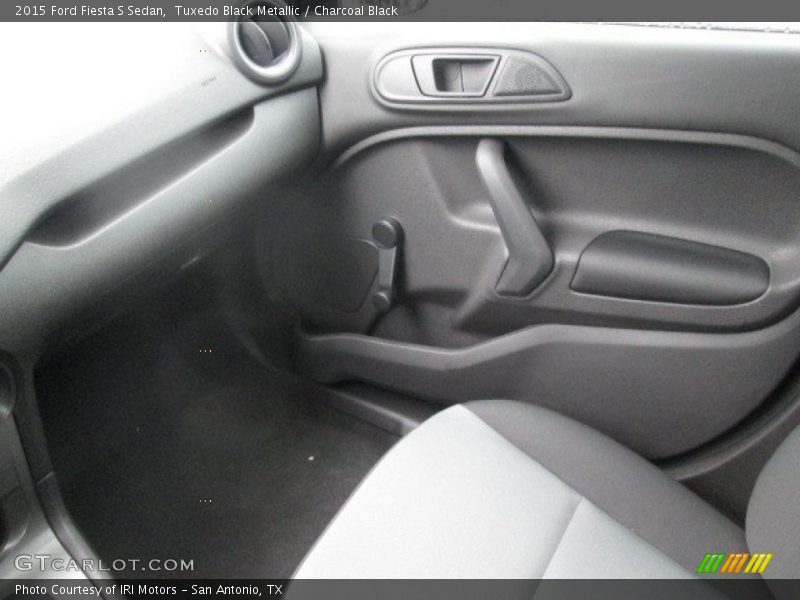 Tuxedo Black Metallic / Charcoal Black 2015 Ford Fiesta S Sedan