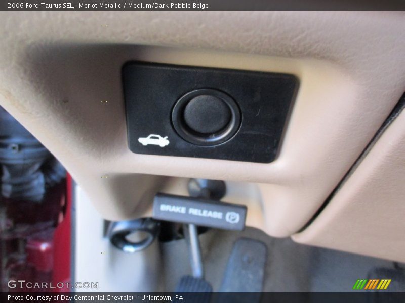 Merlot Metallic / Medium/Dark Pebble Beige 2006 Ford Taurus SEL