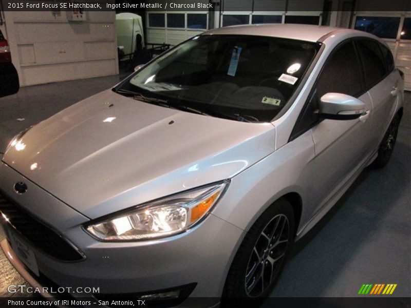 Ingot Silver Metallic / Charcoal Black 2015 Ford Focus SE Hatchback