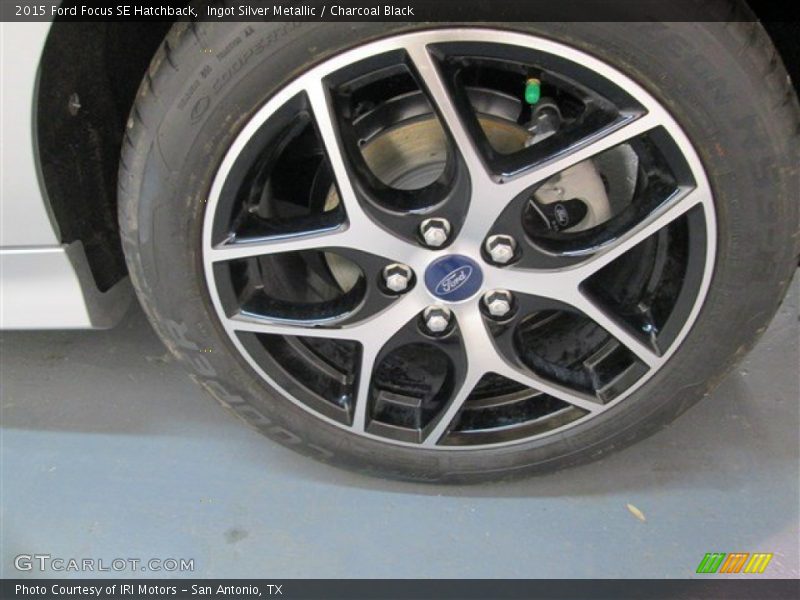 Ingot Silver Metallic / Charcoal Black 2015 Ford Focus SE Hatchback