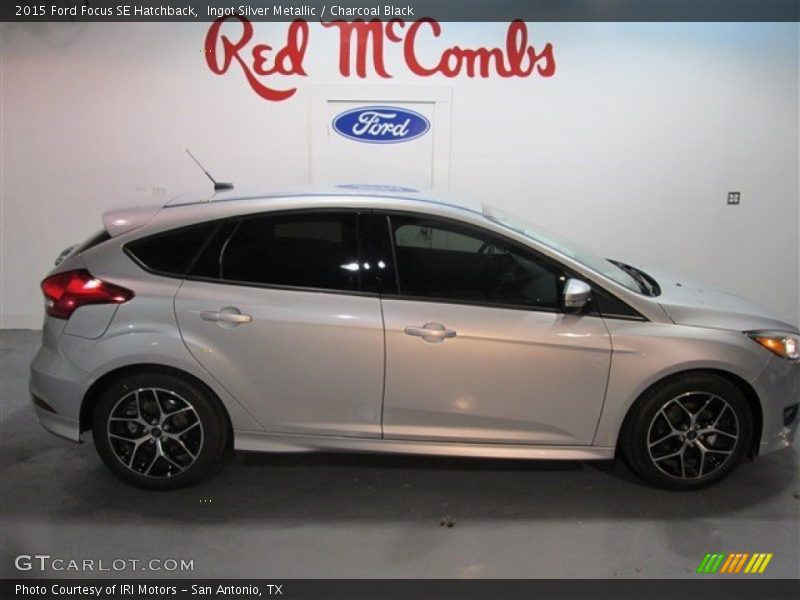 Ingot Silver Metallic / Charcoal Black 2015 Ford Focus SE Hatchback